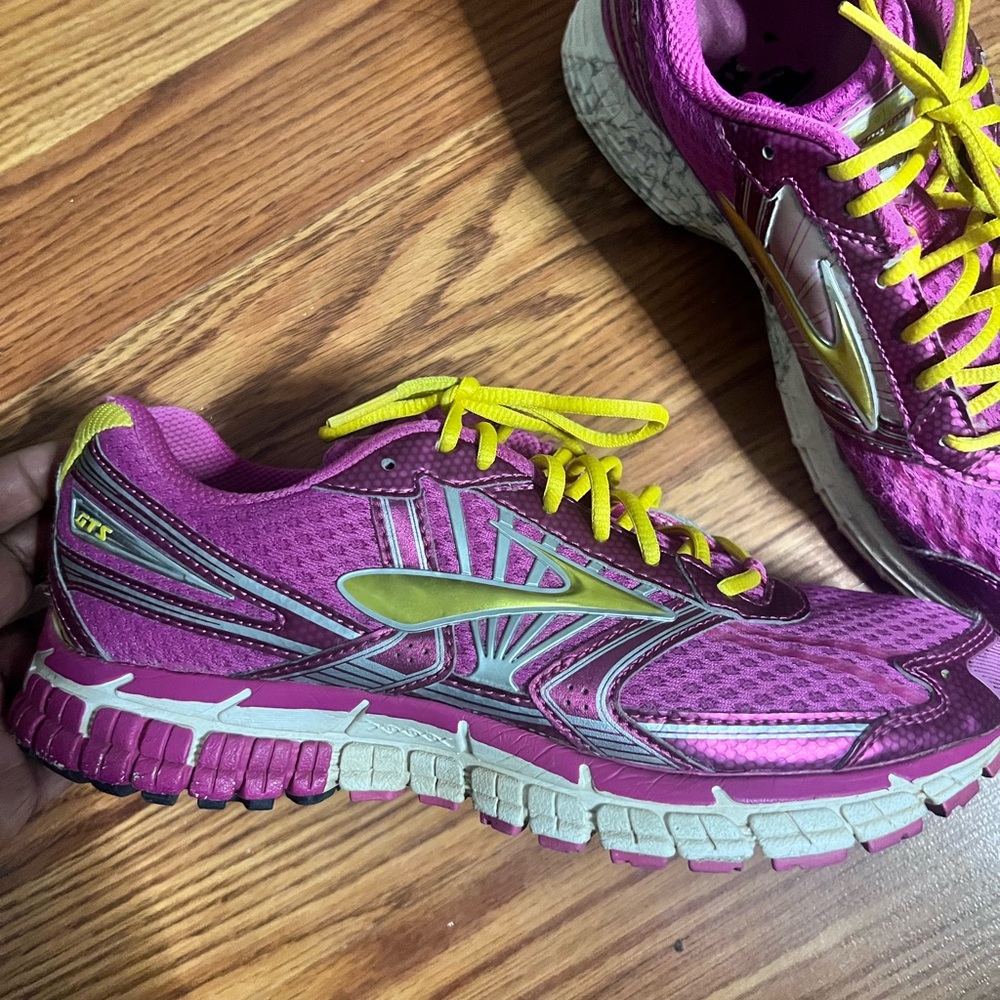 Brooks sneakers